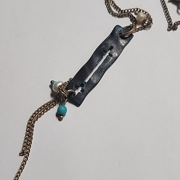 Elegant Goldtone and Turquoise Color Necklace - Picture 4 of 4